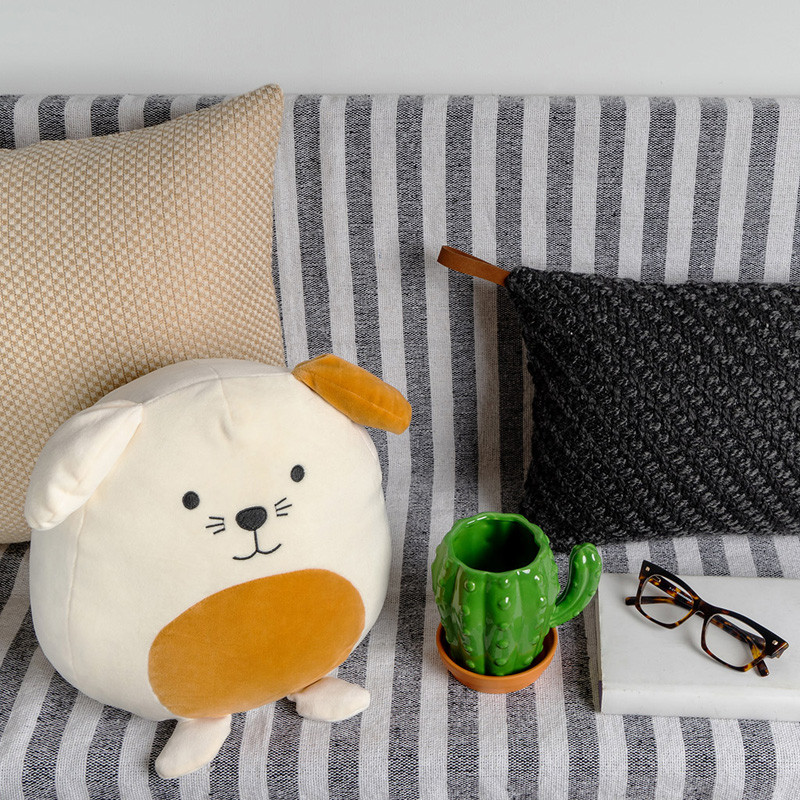 Coussin Rigolo Peluche En Forme De Petit Chien Blanc Sur Cadeaux Et Anniversaire Coussin Rigolo Peluche En Forme De Petit Chien Blanc Sur Cadeaux Et Anniversaire