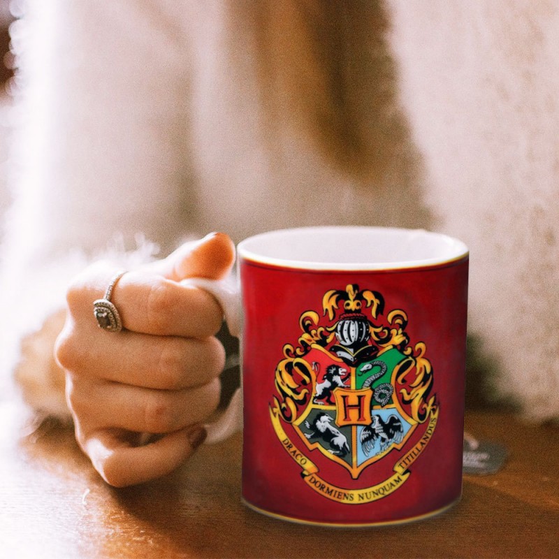 Tasse Harry Potter rouge et or à l'effigie de la maison Gryffondor sur  Rapid Cadeau