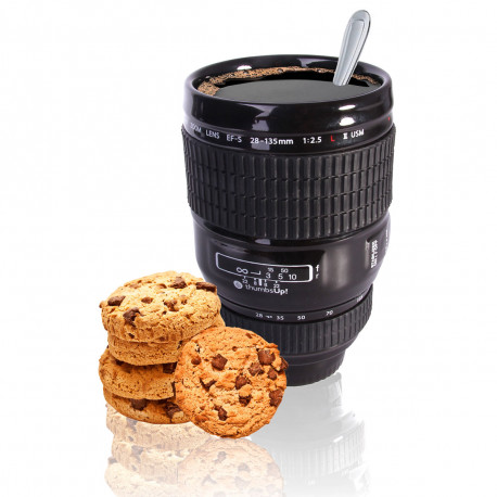 Un mug design en céramique qui prend l'apparence d'un objectif d'appareil photo fera le bonheur des amateurs de photographie... 