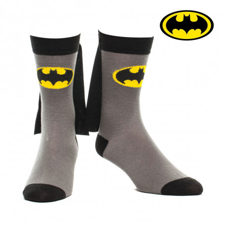Retrouvez votre âme d’enfant avec ces chaussettes Batman so geek avec capes intégrées ! Un cadeau résolument insolite !